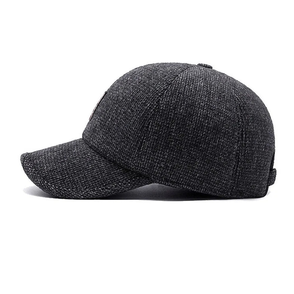 Comfortabele heren wollen winterpet, retro stijl. Warme verstelbare muts voor heren.