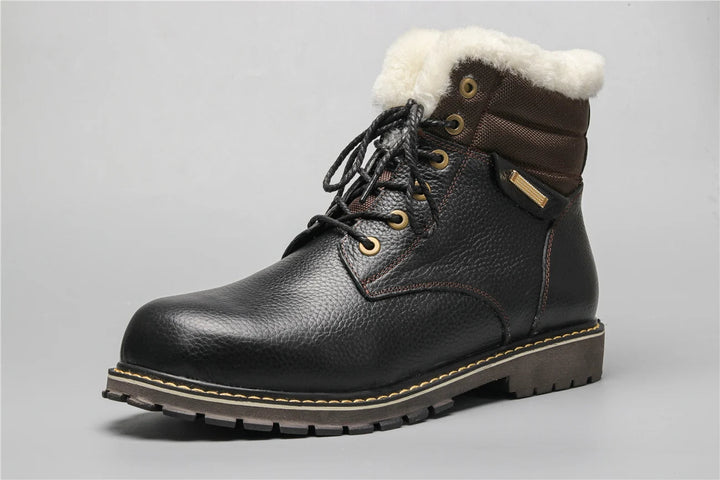 Heren winterlaarzen zwart, met comfortabele, warme voering en vetersluiting.