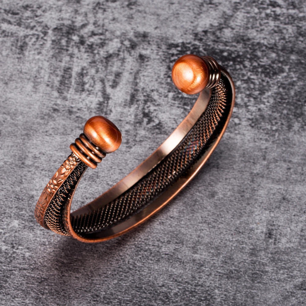 Retro damesarmband van roodkoper, open model, elegant vintage sieraad, comfortabel en verstelbaar.