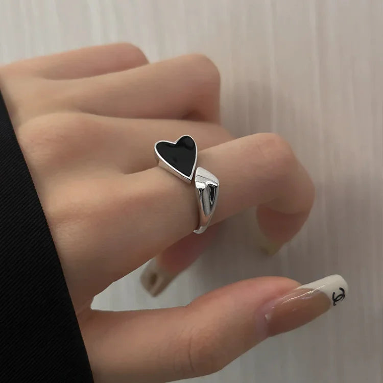 Elegante zilveren verstelbare ring voor dames, met symmetrische harten, een tijdloos sieraad voor elke outfit.