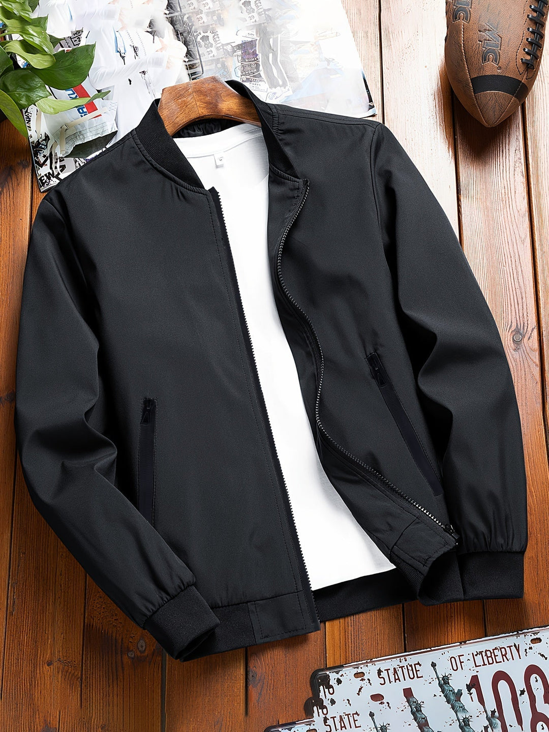 Rode heren zomerjas met baseballkraag, lichtgewicht en modieus voor casual stijl.