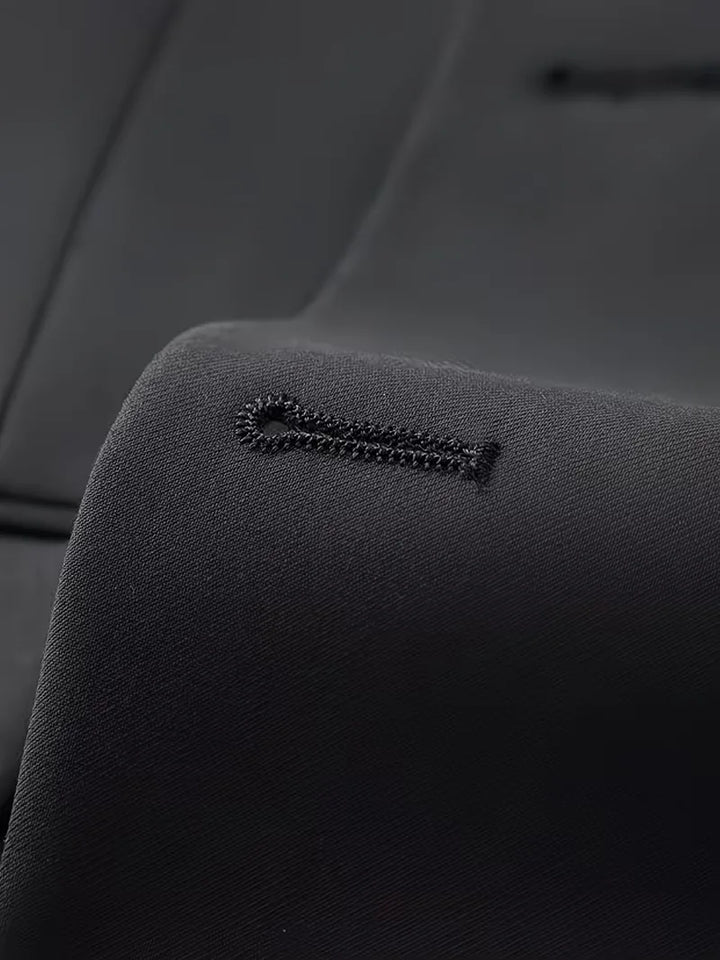 Formeel herenpak, elegant slim fit driestukspak, straalt klasse uit bij elke gelegenheid.