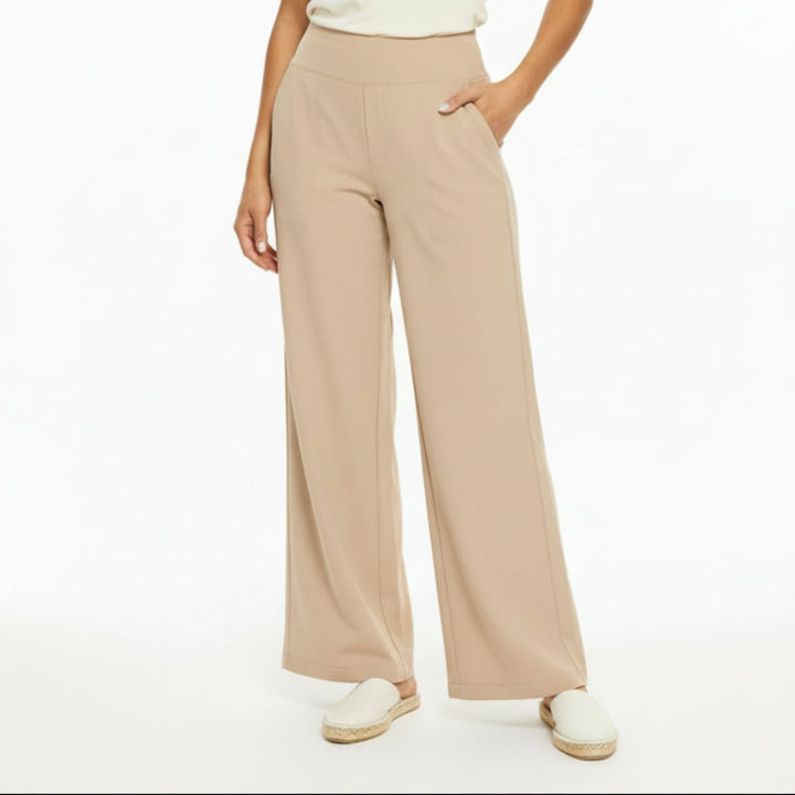 Elegante damesbroek, gebreid, rechte pijpen, hoge taille en handige zakken. Een veelzijdige modieuze keuze.
