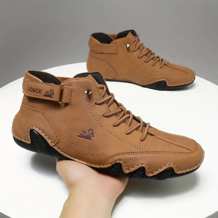 Comfortabele Adriel herenschoenen, waterdicht en casual. Ideaal voor buitenactiviteiten.
