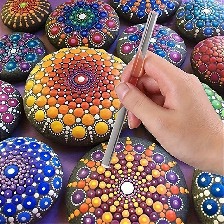 Detail van mandala dotting tools set met verschillende maten pennen voor fijne kunstprojecten.