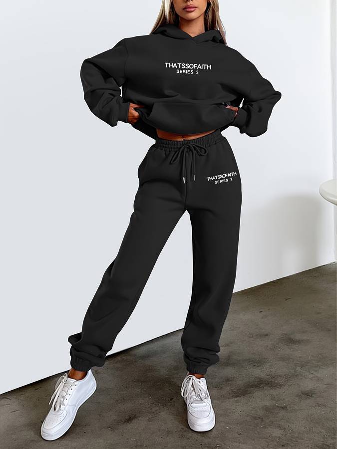 Dames jogging set met topcomfort voor sport, ontspanning of een stijlvolle casual look. Essentiële damesmode.