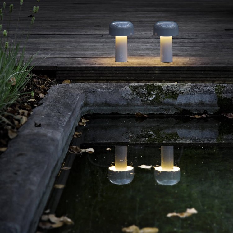 Moderne Luminor LED tafellamp, dimbaar, draadloos en met USB-C, voor woonkamer sfeer.