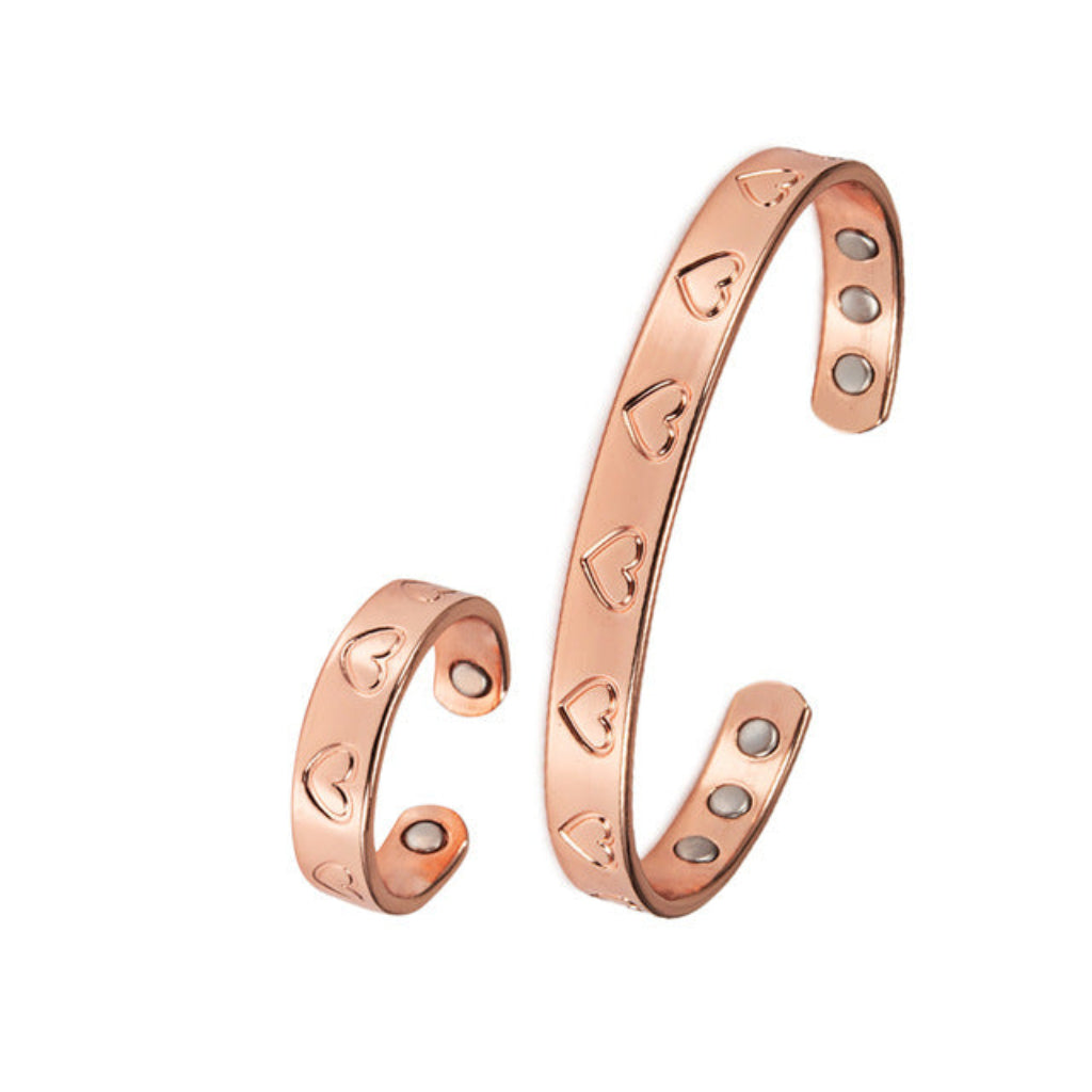 Modieuze verstelbare koperen armband voor dames met charmant hartmotief. Ideaal elegant sieraad als cadeau.