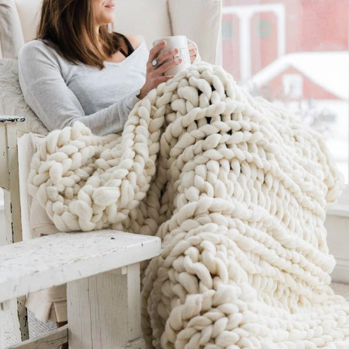 Unieke grofgebreide woondeken met rijke textuur, een stijlvol en warm interieuraccessoire. Voor bed of bank.