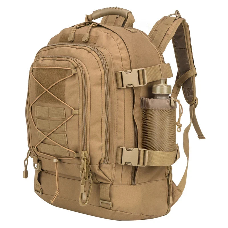 Robuuste 65L outdoor rugzak met tactische kenmerken, ideaal voor militaire en civiele doeleinden.