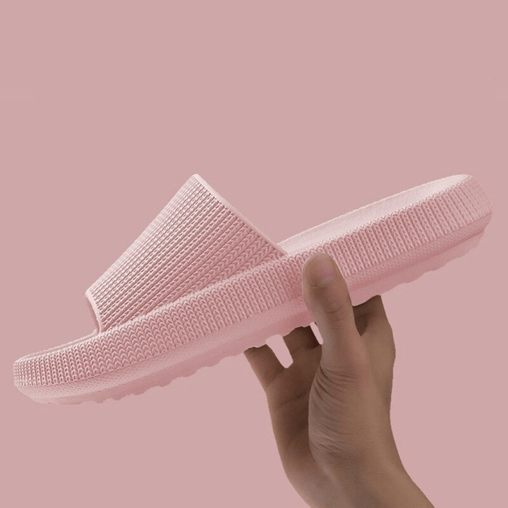 Zomer teenslippers unisex; zachte, antislip cloud slippers voor optimaal comfort en grip op natte ondergrond.