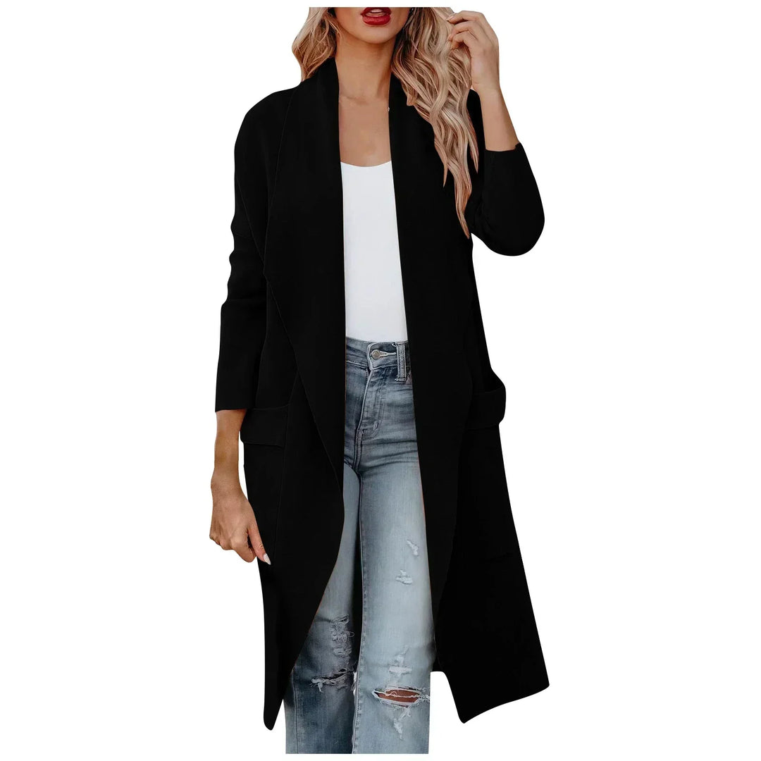 Stijlvolle damesjas, lang model, in wintermode design. Warm en elegant voor casual of chique gelegenheden.