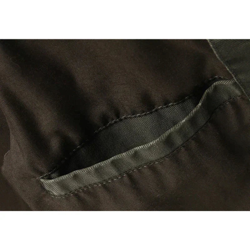 Functionele heren outdoorjas in militair groen. Comfortabele en stijlvolle bovenkleding voor elk avontuur, praktisch.