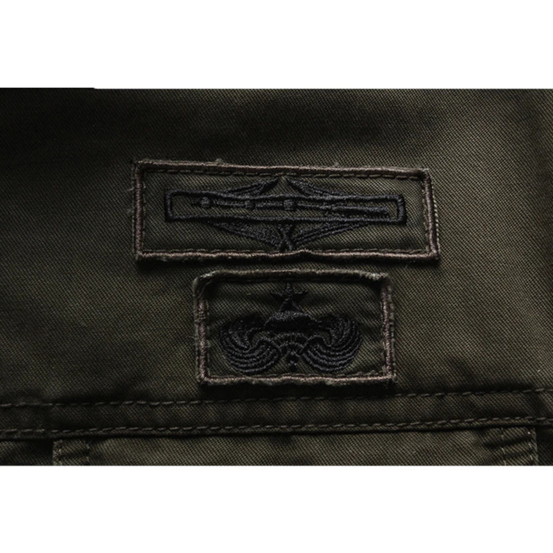 Robuuste heren outdoorjas militair groen. Praktische en stijlvolle bovenkleding voor actieve mannen, casual look.