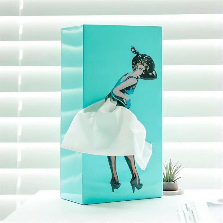 Woondecoratie tissuebox in rokdesign, een kleurrijke en speelse blikvanger.