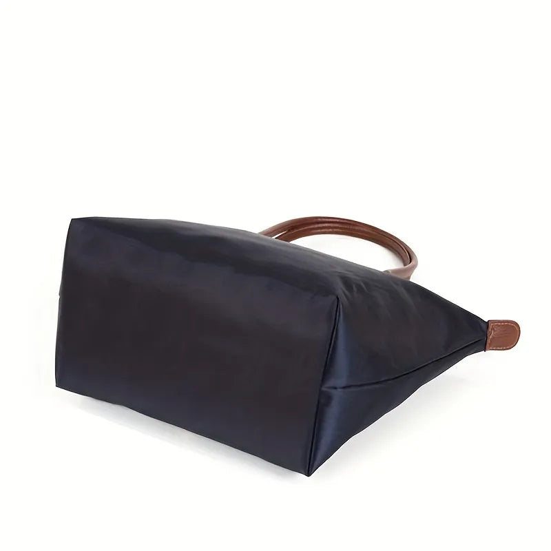 Detail van luxe Celeste handtas; hoogwaardige afwerking voor een tijdloze en stijlvolle look.