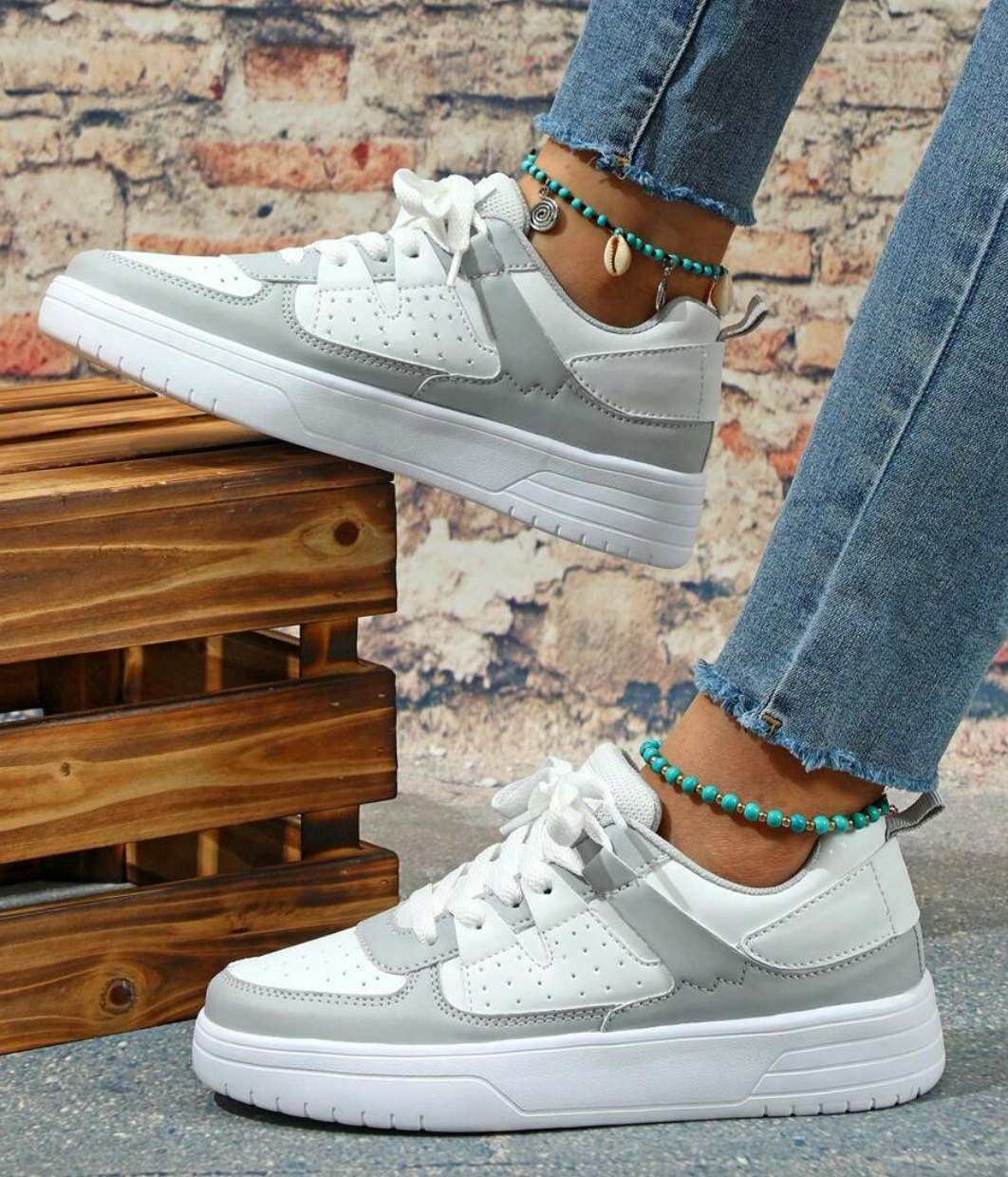 Stijlvolle en comfortabele dames sneakers in vrolijke kleuren voor een trendy alledaagse look.