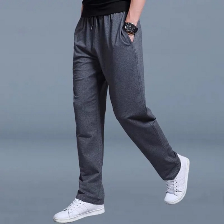 Sportieve VHM heren joggingbroek met rechte pasvorm, geschikt voor zowel training als casual outfits.