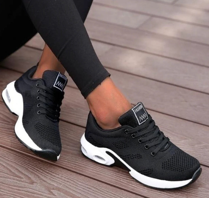 Comfortabele damessneakers met ademend bovenwerk; ergonomische casual schoenen voor actief gebruik.