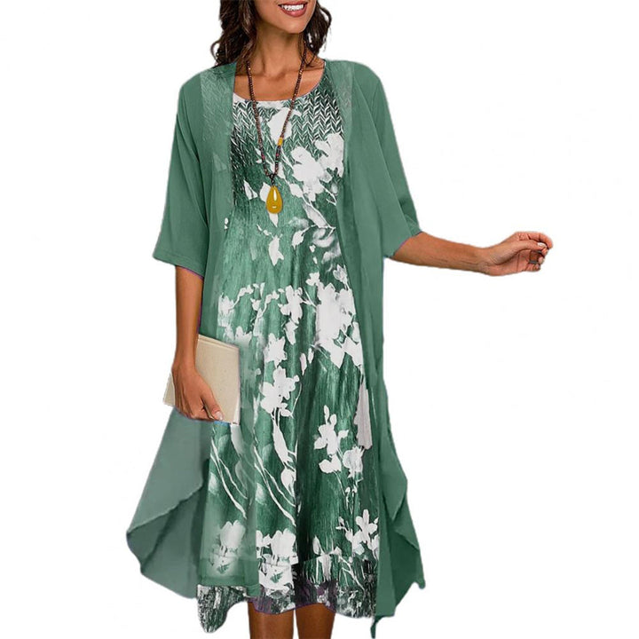 Blauwe elastische zomer midi jurk voor dames. Ideaal als comfortabele en stijlvolle casual jurk voor elke dag.
