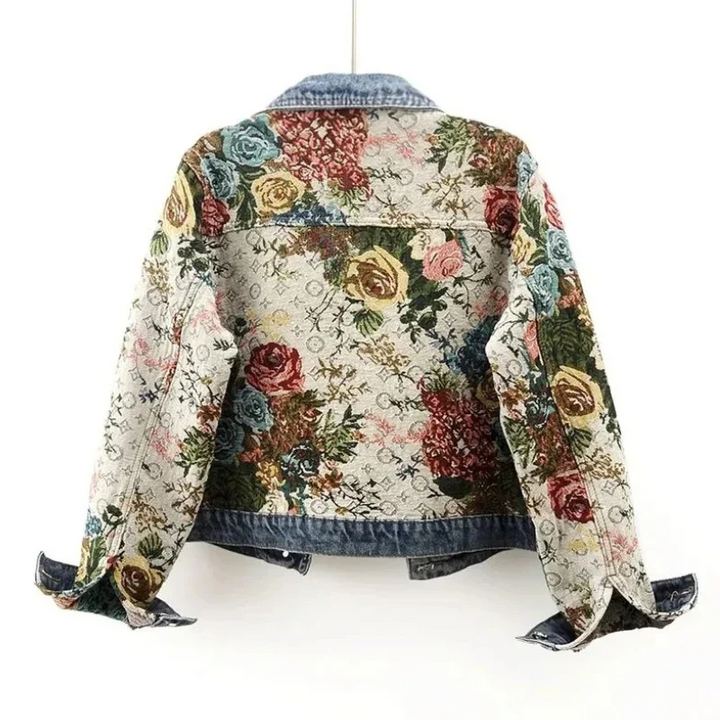 Stijlvol dames lente- en zomer denim jasje met bloemenpatroon; een trendy spijkerjack voor vrouwen.