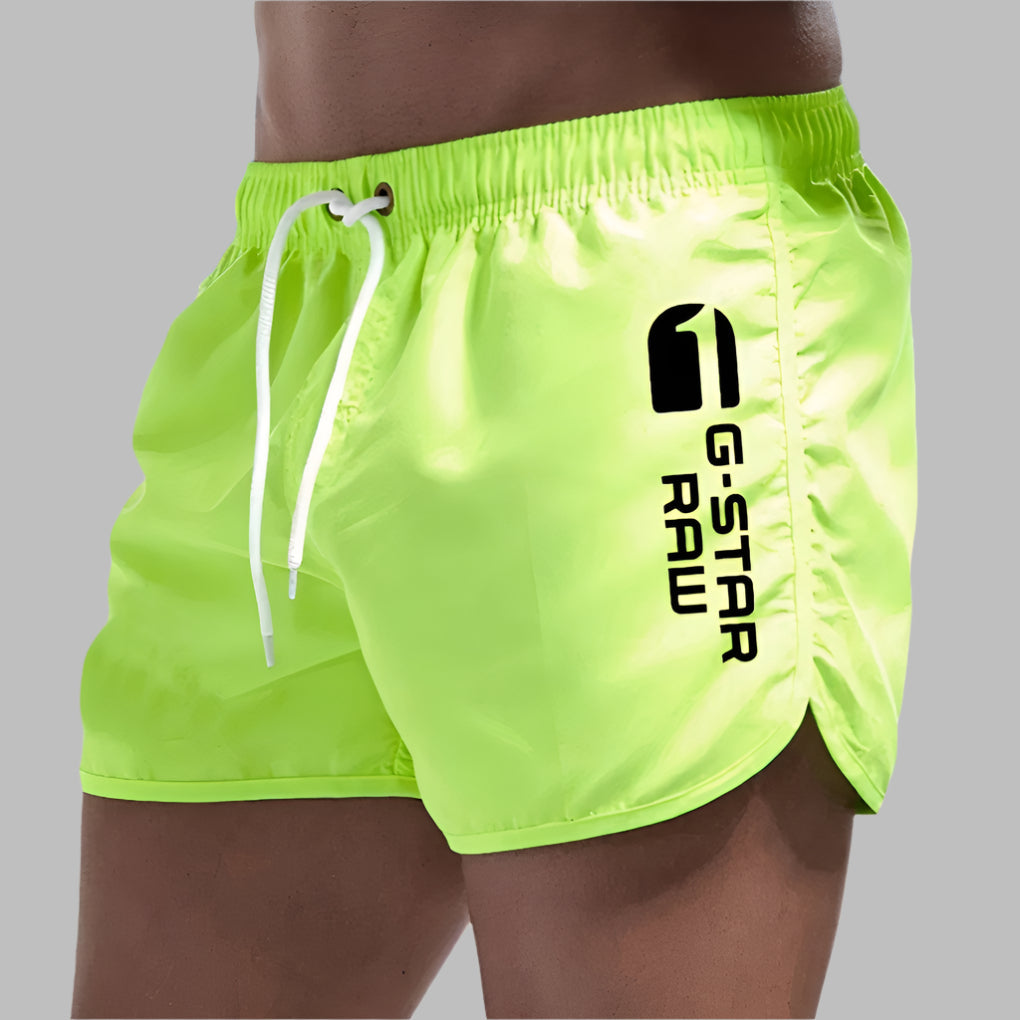 Stijlvolle heren badkleding: sneldrogende zwembroek. Comfortabel voor zwemmen, sportief voor strandactiviteiten.