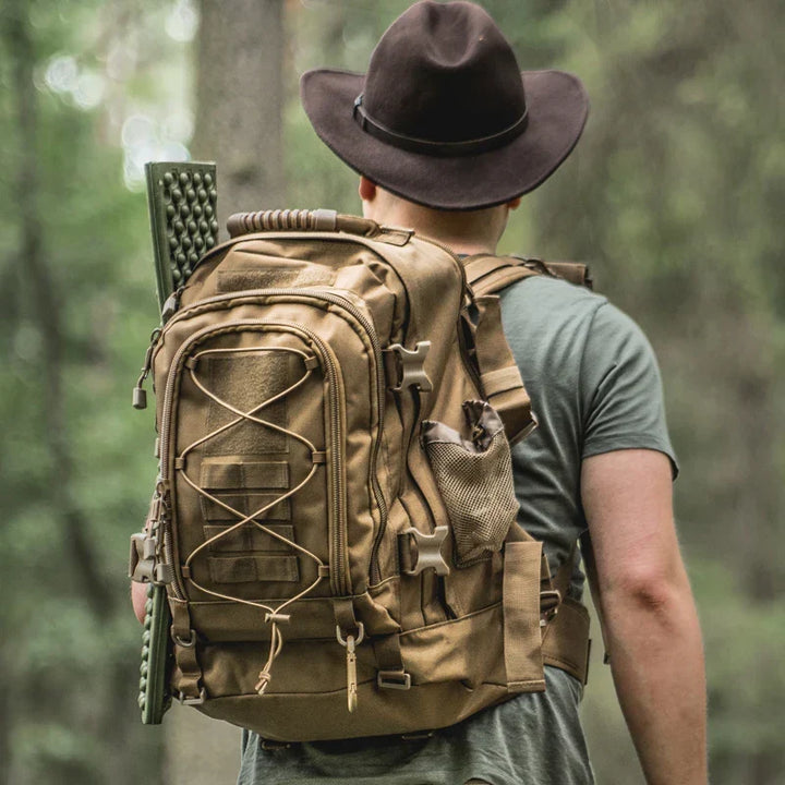 Duurzame waterbestendige 65L outdoor rugzak, perfect voor kampeerreizen en lange wandelingen.