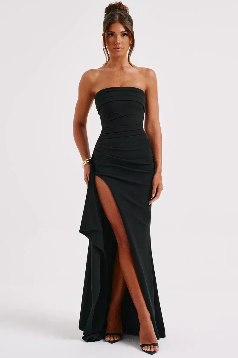 Elegante zwarte strapless maxi avondjurk voor dames met hoge split, perfect voor speciale gelegenheden.