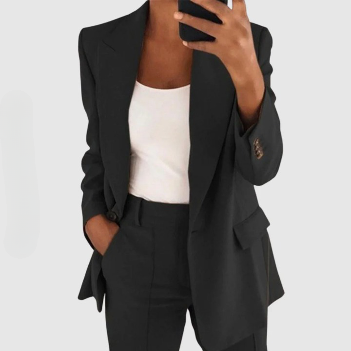 Stijlvolle dames blazerset en broek, ideaal als kantooroutfit of elegant pak. Comfortabele semi-stretch pasvorm.