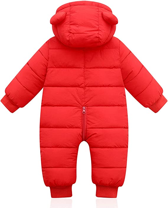 Zachte pluchen baby winterromper met oortjes, perfect als winterkleding of speelpak.