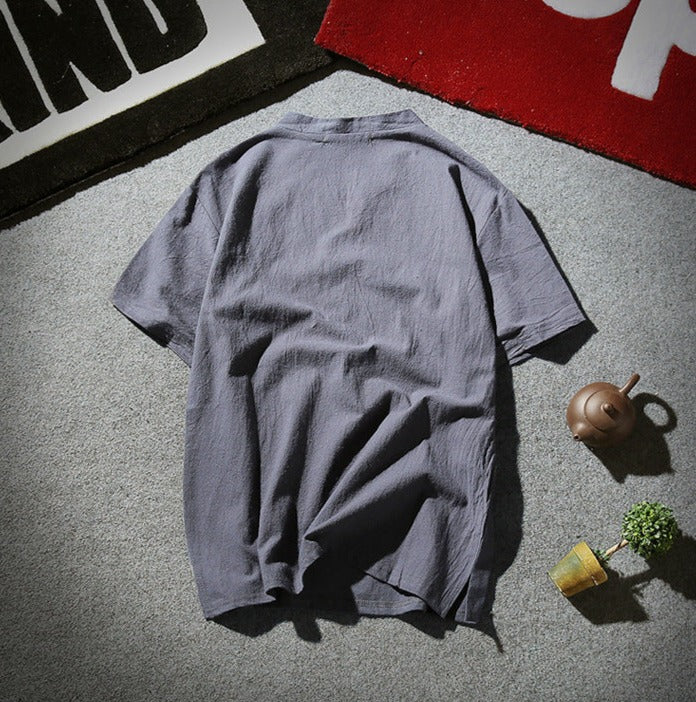 Ademend heren zomer T-shirt. Comfortabele kleding, geschikt voor actieve en ontspannen momenten.