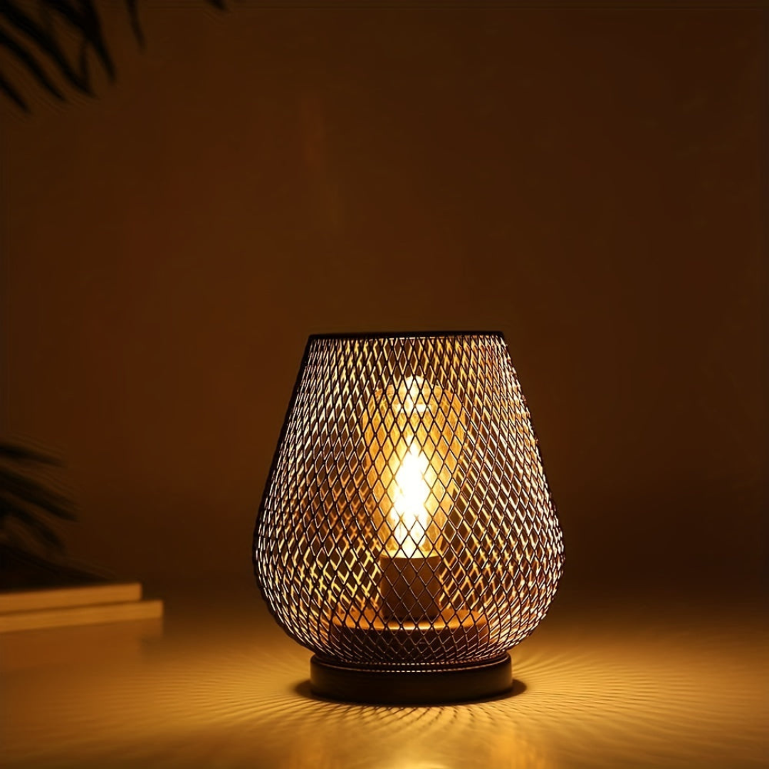 Moderne oplaadbare LED lantaarn, zorgt voor warm licht en decoratieve sfeer in elke kamer of tuin.