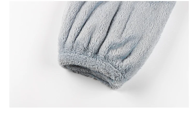 Zachte flanellen hooded heren badjas set. Warme winterkleding voor comfortabele ontspanning en homewear thuis.