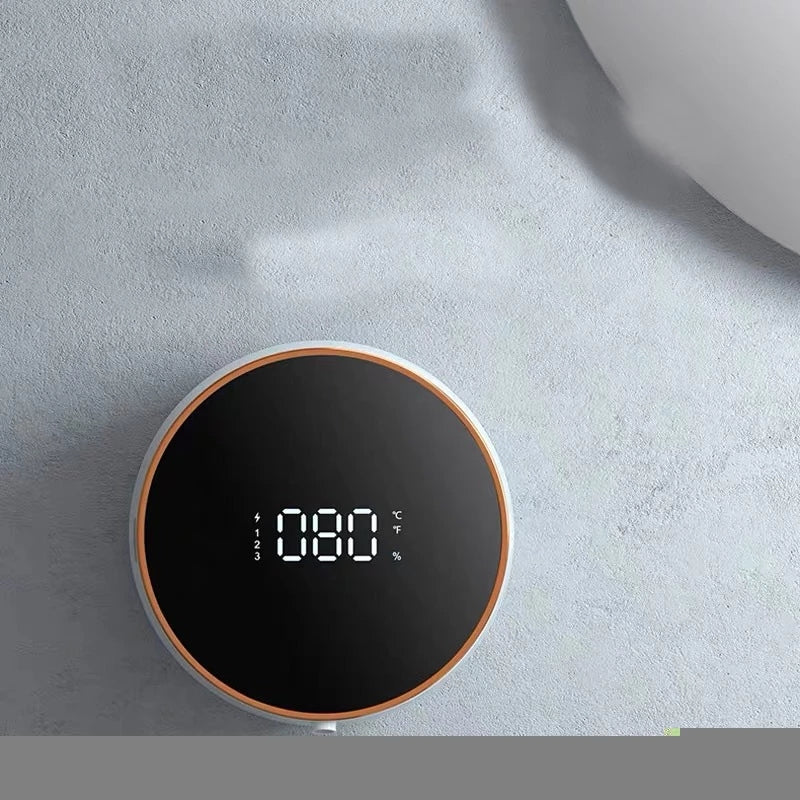 Eenvoudige contactloze zeepdispenser met sensor voor hygiënische handen, modern en oplaadbaar in badkamer/keuken.