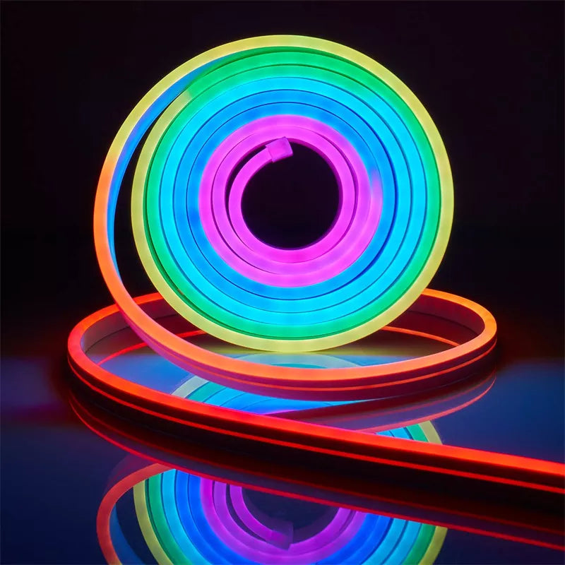 Slimme RGB LED-strips met muziek synchronisatie voor feestverlichting en levendige woningdecoratie.