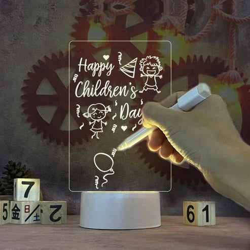 Leuke LED nachtlamp kinderkamer, kinderen ontwerpen zelf bericht op dit tekstbord.