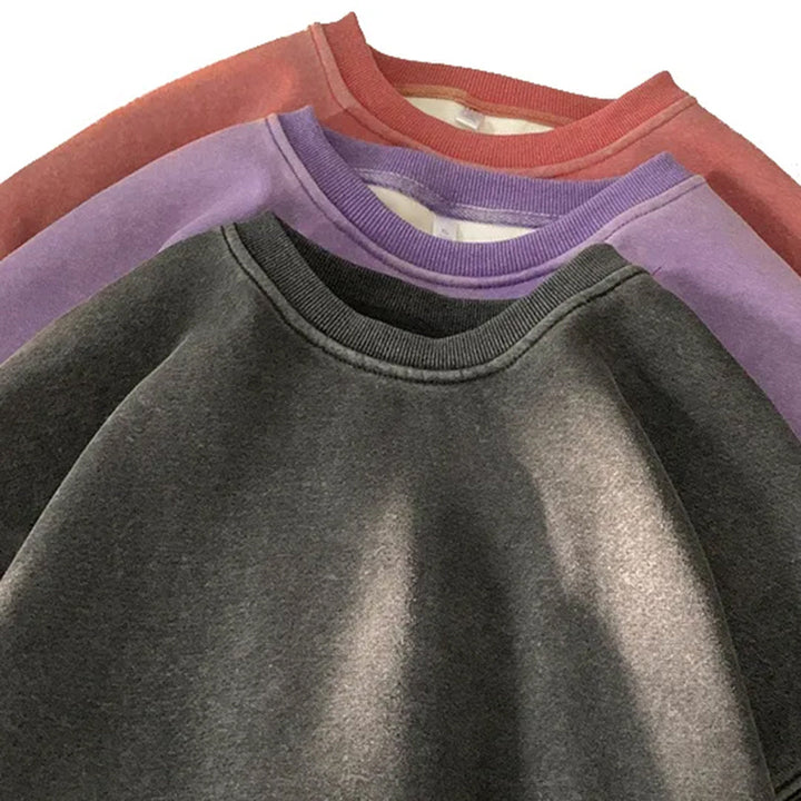 Comfortabele heren mode: trendy washed sweater, essentiële bovenkleding voor mannen.