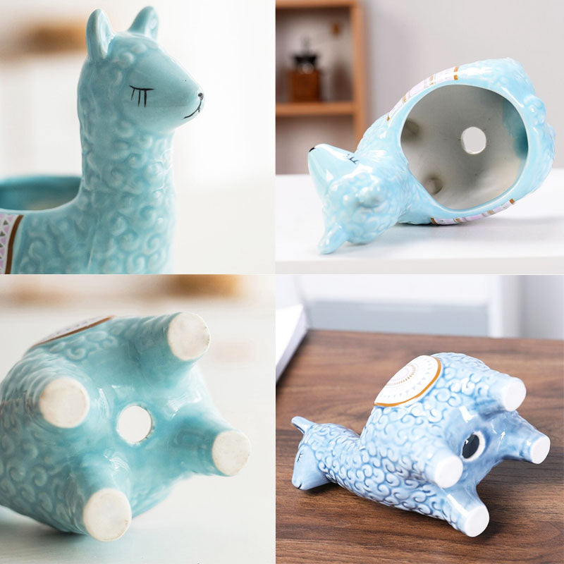 Moderne alpaca bloempot, wit porselein, past in diverse interieurstijlen.