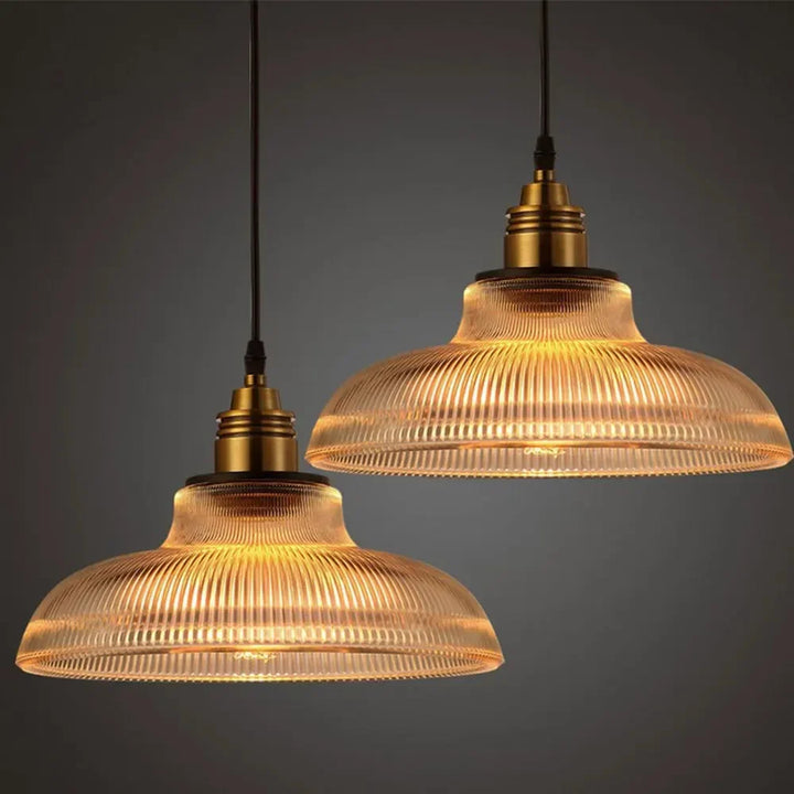 LumiVibe glazen hanglamp met modern design, perfecte plafondverlichting voor stijlvol interieur.