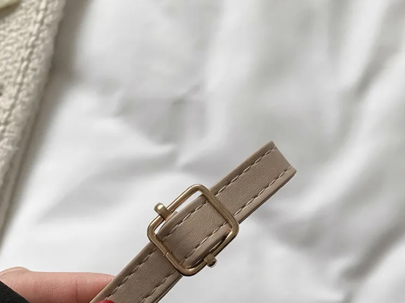 Stijlvol zwart PU leren mode accessoire: een veelzijdige dames handtas met twee draagmogelijkheden.