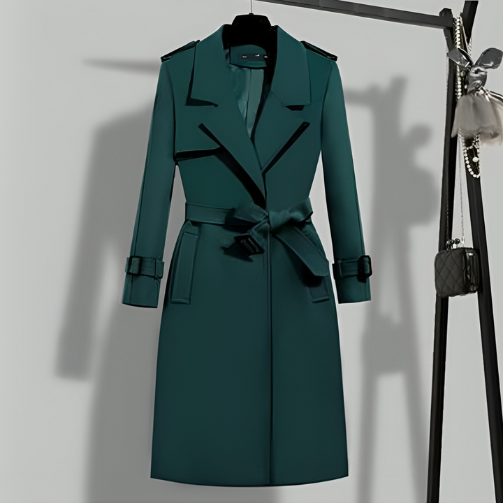 Dames elegante khaki trenchcoat met lange slanke pasvorm; perfecte overgangsjas voor stijlvolle vrouwen.