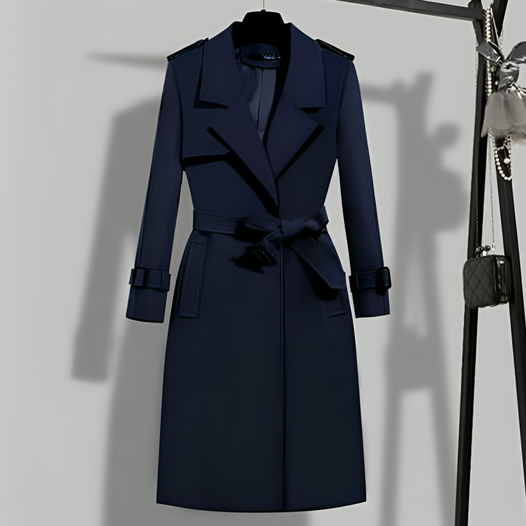 Nieuwe collectie: groene lange trenchcoat voor dames met slanke pasvorm; een modieuze keuze voor vrouwen.