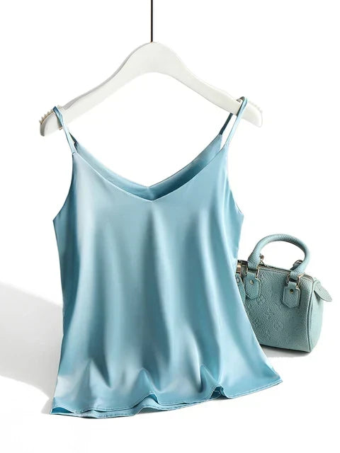 Mouwloze basic dames top met spaghettibandjes. Veelzijdige en comfortabele zomer top voor elke outfit.