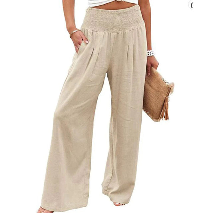 Essentiële comfortabele dames zomerbroek voor je vakantie. Stretchy pasvorm en luchtig materiaal voor ontspannen dagen. Mode.