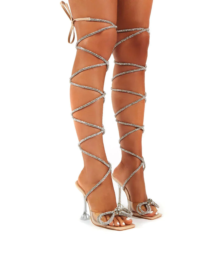 Dames Dazzling Dakota hakken, elegante zwarte en opvallende peach kleuren; veelzijdige damesschoenen.