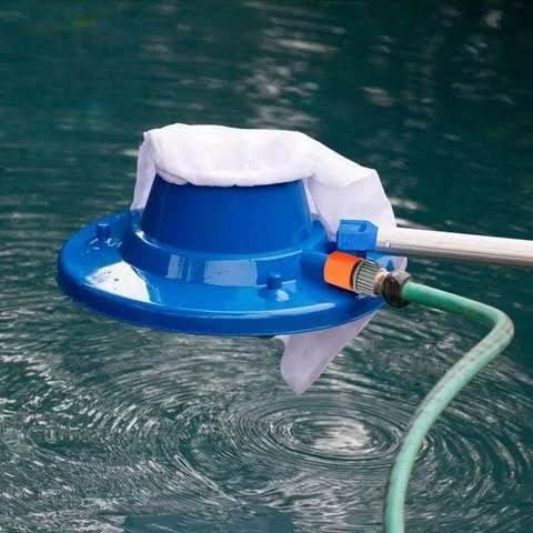 Handige chemievrije zwembadonderhoud set met deze poolreiniger. Houd uw zwembad schoon zonder gedoe met chemicaliën.