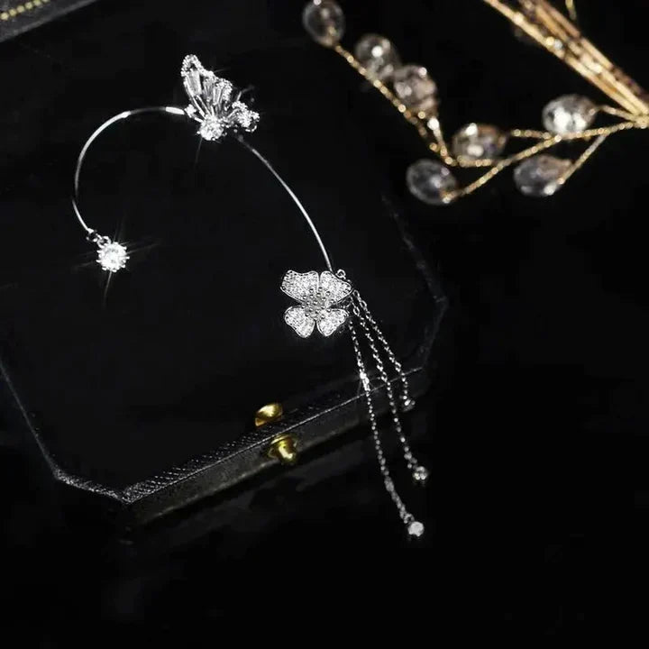 Glamoureus verguld vlinder oor manchet sieraad, speciaal voor dames zonder piercing. Een must-have accessoire.