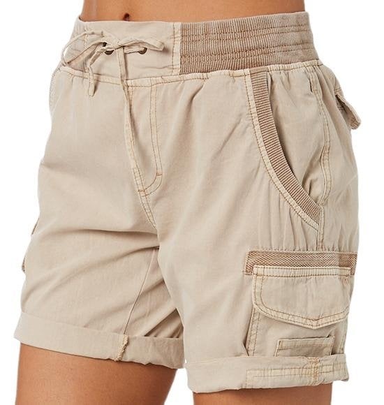 Dames utility cargo shorts met losse pasvorm, praktische zakken en comfortabele elastische taille.