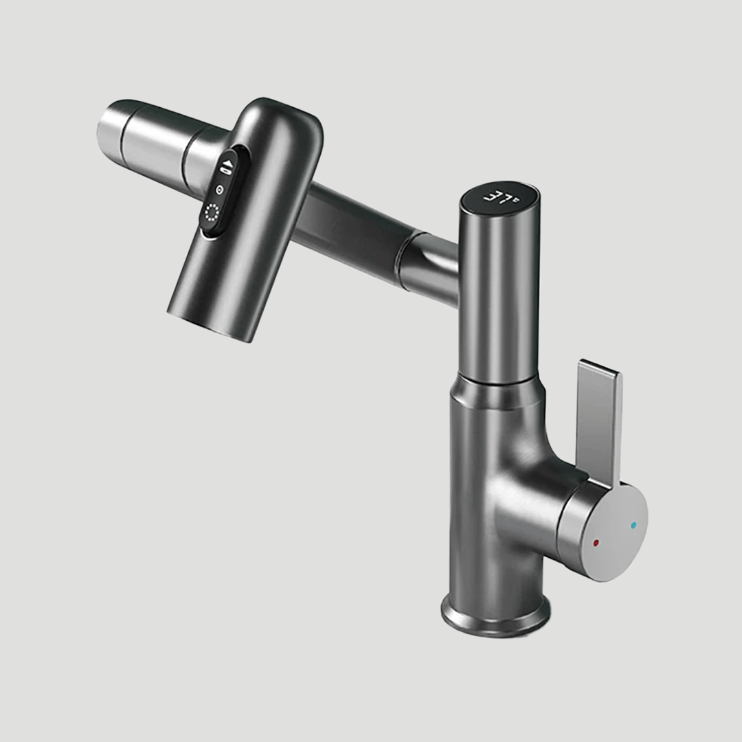 IJsglanszilveren AquaTwist 360° draaibare keukenkraan; modern design met heldere temperatuurweergave en flexibele arm.