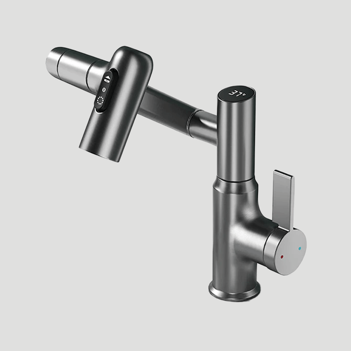 IJsglanszilveren AquaTwist 360° draaibare keukenkraan; modern design met heldere temperatuurweergave en flexibele arm.